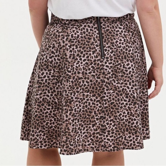 Torrid Women 0/L Leopard Print High Waist Mini Twill Pleated Skater Skirt NWT - Picture 2 of 12